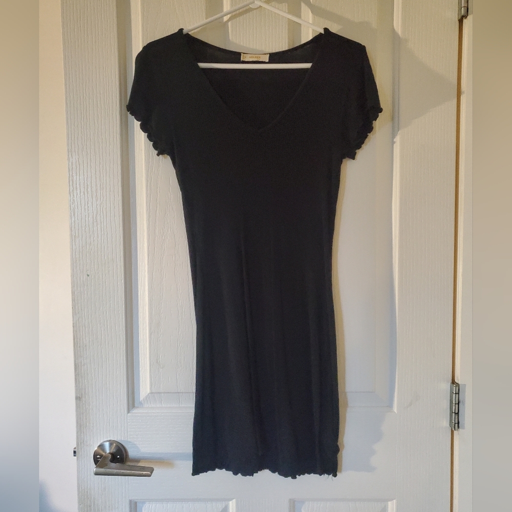 Black V-Neck Short Sleeve Dress